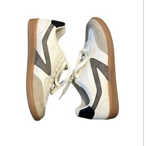 New Dolce Vita Quantum Size 8 Cream and Tan Lace Up Sneakers